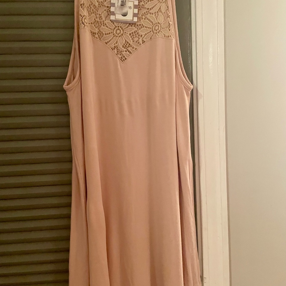 Zenana Lace Detail Halter-Neck Tank. Blush color. Size Medium. NWT! - Picture 2 of 6